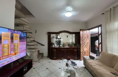 Apartamento de 2 quartos, 1 suíte, 2 vagas e quintal em são vicente – conforto e praticidade!