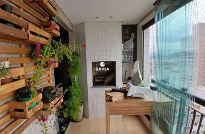 Apartamento quadra da praia, 2 dormitórios, varanda gourmet, 2 vagas de garagem.