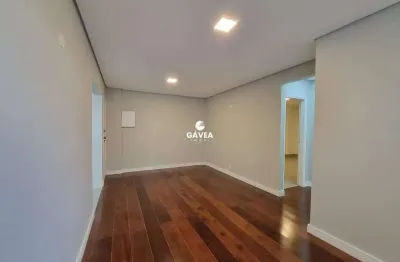 Apartamento reformado de 2 dormitórios - vista livre - campo grande