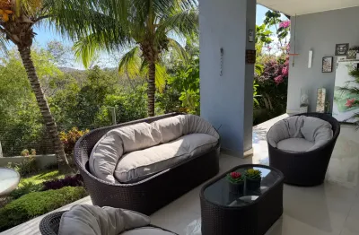 Charmosa casa em condomínio fechado na melhor localização da cidade de Maceió