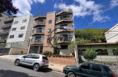 Apartamento à venda no bairro mais charmoso de juiz de fora! 3 quartos (1 suíte), sala 2 ambientes, copa, cozinha com armários, garagem coberta e fácil acesso!!!