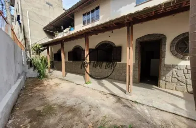Casa no são pedro – 2 residências independentes, 6 quartos, 2 vagas e terreno com frente para duas ruas!!