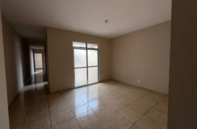 Amplo apartamento de 2 quartos no santa maria – perto de tudo e em prédio familiar!