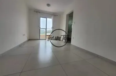 Apartamento reformado no Via do Sol por R$ 170 mil com varanda