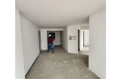 Apartamento para venda no bairro tabuleiro com suíte e 2 vagas de garagem