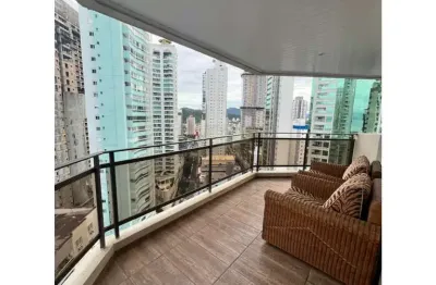 Apartamento na quadra mar em balneário camboriú para locação anual