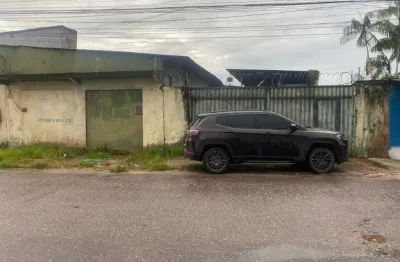 Galpão para fins comerciais e empresariais. Bem localizado