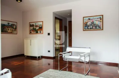 Apartamento à venda no centro, com 84 m², 3 quartos (sendo 1 suíte), 3 banheiros e 1 vaga de garagem