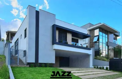 Sobrado à venda com 226m², 3 suítes, 4 banheiros e piscina no residencial villa d'aquila