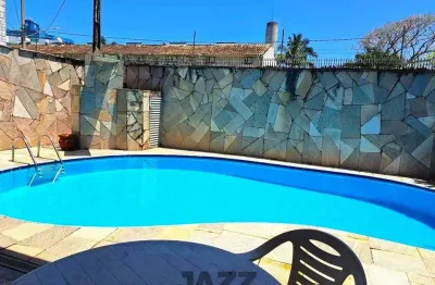 Casa à venda, com 5 suítes e a 50m da praia de maitinga, bertioga