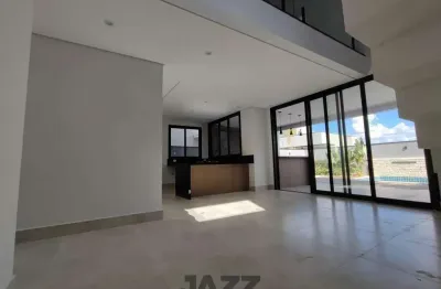 Sobrado à venda, com 305m², 3 suítes, 5 banheiros, piscina e 4 vagas de garagem no condomínio villa d'aquila