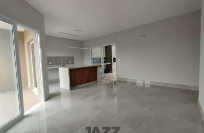 Casa à venda de 179,8m², com 3 quartos, 4 banheiros, piscina e 4 vagas de garagem no condomínio soleil