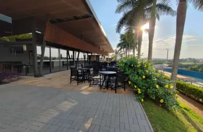Sobrado de 345m² à venda, com três suítes, seis banheiros, quatro vagas de garagem e piscina no condomínio villa bela vista