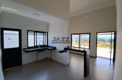 Casa recém construída com três dormitórios no condomínio terras de amparo