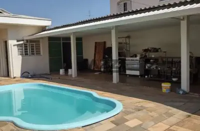Sobrado à venda no centro de barão geraldo em campinas com 4 dormitórios, 2 suítes, piscina e churrasqueira