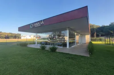 Casa à venda no residencial canadá, com 200 m² de construção, 3 suítes, 5 banheiros, piscina e 4 vagas de garagem