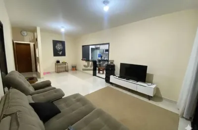 Casa à venda no bairro campestre, com 3 quartos, sendo 1 suíte, 2 banheiros e quintal