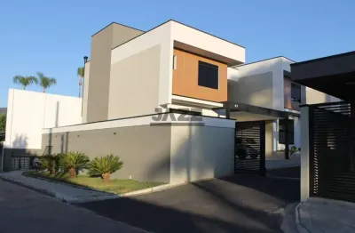 Casa em Condomínio - Localização Premium / Praticidade e Segurança