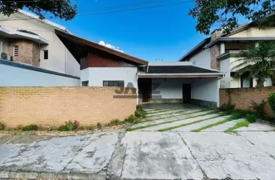 Casa Térrea para Locação no Condomínio Jardim das Colinas | 4 Dormitórios | 360m² de Terreno