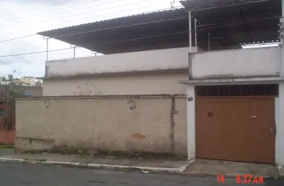 Casa com 3 quartos para alugar na Rua Cataguases, 412, Carijós, Conselheiro Lafaiete
