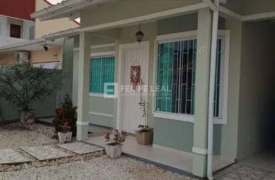 Casa com 2 quartos à venda na Rua das Pitangueiras, 36, Madri, Palhoça