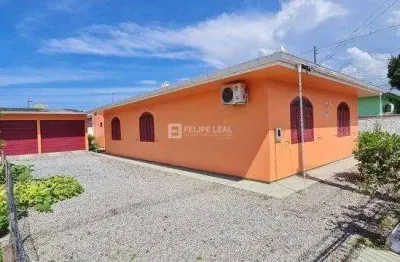 Casa no aririú da palhoça com 4 quartos sendo 1 suíte com amplo terreno
