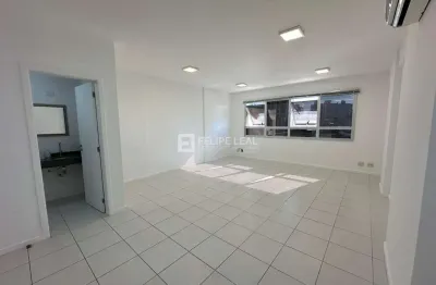 Sala comercial à venda na Rua Souza Dutra, 145, Estreito, Florianópolis