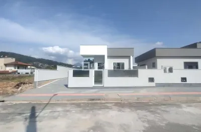 Casa de 03 dormitórios sendo 01 suíte, quintal  em alto aririú  -  palhoça