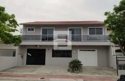 Casa em jardim cidade de florianópolis  -  são josé