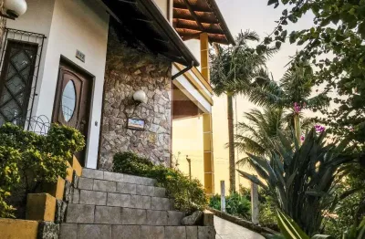 Casa com 4 quartos à venda na Rua Paula Ramos, 982, Coqueiros, Florianópolis