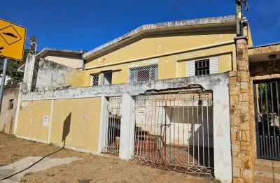 Re/max vende casa para investimento com valor abaixo do valor de mercado por r$308.000,00 com 122m2 de área construída e 300m2 de terreno.