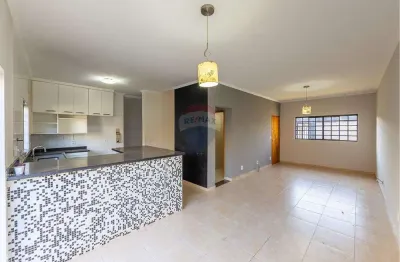 Re/max vende casa 138m² r$850.000 - 3 dormitórios, 1 suíte e closet, 3 salas, 4 vagas e área gourmet - parque prado campinas sp