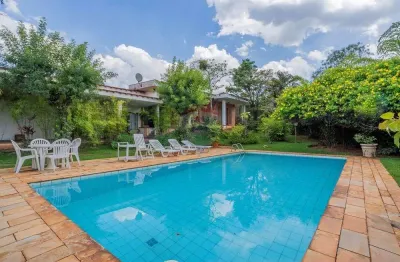Re/max vende casa em condomínio- caminhos de san conrado - 410 m² - 4 suítes - piscina - aceita pet