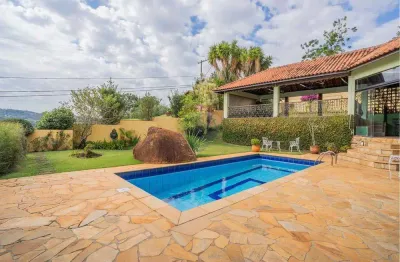 Remax vende casa com 4 quartos, 6 vagas, piscina, área gourmet, em condomínio moinho do vento
