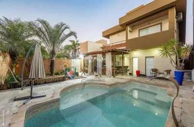 Re/max vende sobrado com 3 suítes sendo 1 master, 4 vagas, 320m², condomínio espaço e verde - r$1.800.000,00, campinas/sp