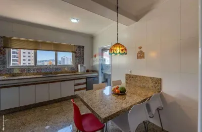 Re/max casanova vende duplex reformado na vila embaré - 267m² 4 dormitórios r$1.349.000