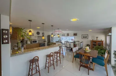 RE/MAX Casanova vende Duplex Reformado na Vila Embaré - 267m² 4 dormitórios R$1.349.000