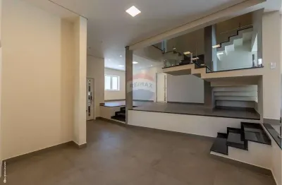 RE/MAX VENDE Luxuosa Casa no Condomínio Jd. Paulista I em Vinhedo/SP  - 5 suítes - R$2.800.000,00