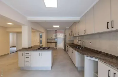 Re/max vende luxuosa casa em condomínio-  vinhedo: 5 suítes, piscina, lazer.