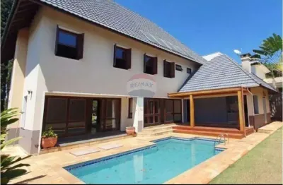 Re/max aluga casa sobrado com 412 m² de construção, 5 suítes,.