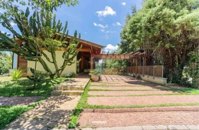 Re/max casanova - vende - casa - san conrado - 3 quartos - 1 suíte  - 630 m² terreno - churrasqueira - 4 vagas - pet friendly