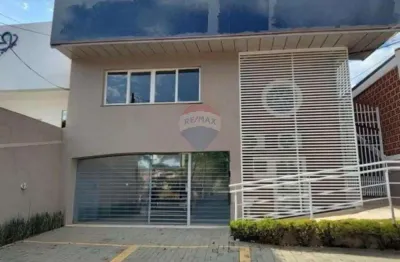 Remax aluga casa comercial com 229,20 m², 03 vagas, sala, despensa, 3 quartos (1 suíte), na av. dr. heitor penteado, em frente a lagoa do taquaral