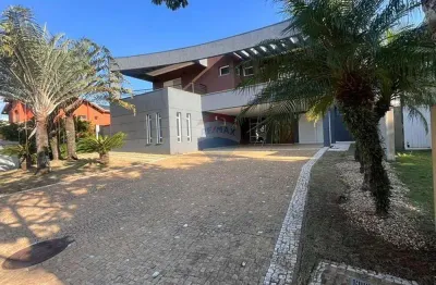 Re/max aluga casa com 520 m², 5 quartos com ar condicionado (sendo 4 suites - 1 master e 1 no térreo), piscina e área gourmet no alphaville campinas.