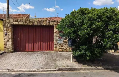 RE/MAX aluga casa residencial 3 dormitórios 2 banheiros 1 suíte 3  vagas de garagem Jardim Nova Europa R$ 7.690 Campinas, SP