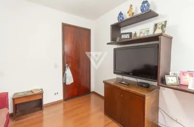 Casa aconchegante com 3 quartos, 1 suíte, e 6 vagas em alto da lapa