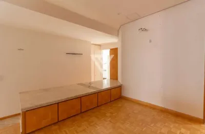 Amplo apartamento com 4 quartos e 4 vagas no bairro sumarezinho