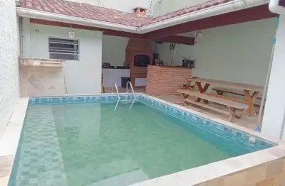 Casa com 3 dorm, 1 suíte, churrasqueira, piscina, jardim, 4 vagas, 150m, solemar
