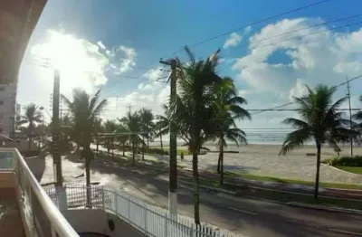 Sobrado de esquina frente mar com 2 suítes, 1 lavabo, 2 vagas, sacada.