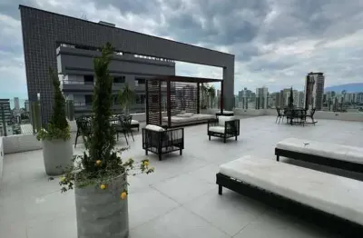 Apto 800m praia com 2 dormitórios, 1 banh, 1 vaga, var gourmet, lazer completo.