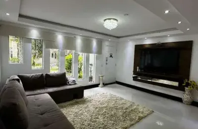 Casa de condomínio, 3dorms, 3 suítes, 123m², semimobiliado, mirim, 250m da praia